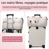 Sac de voyage femme cabas à boucles fixé sur une valise