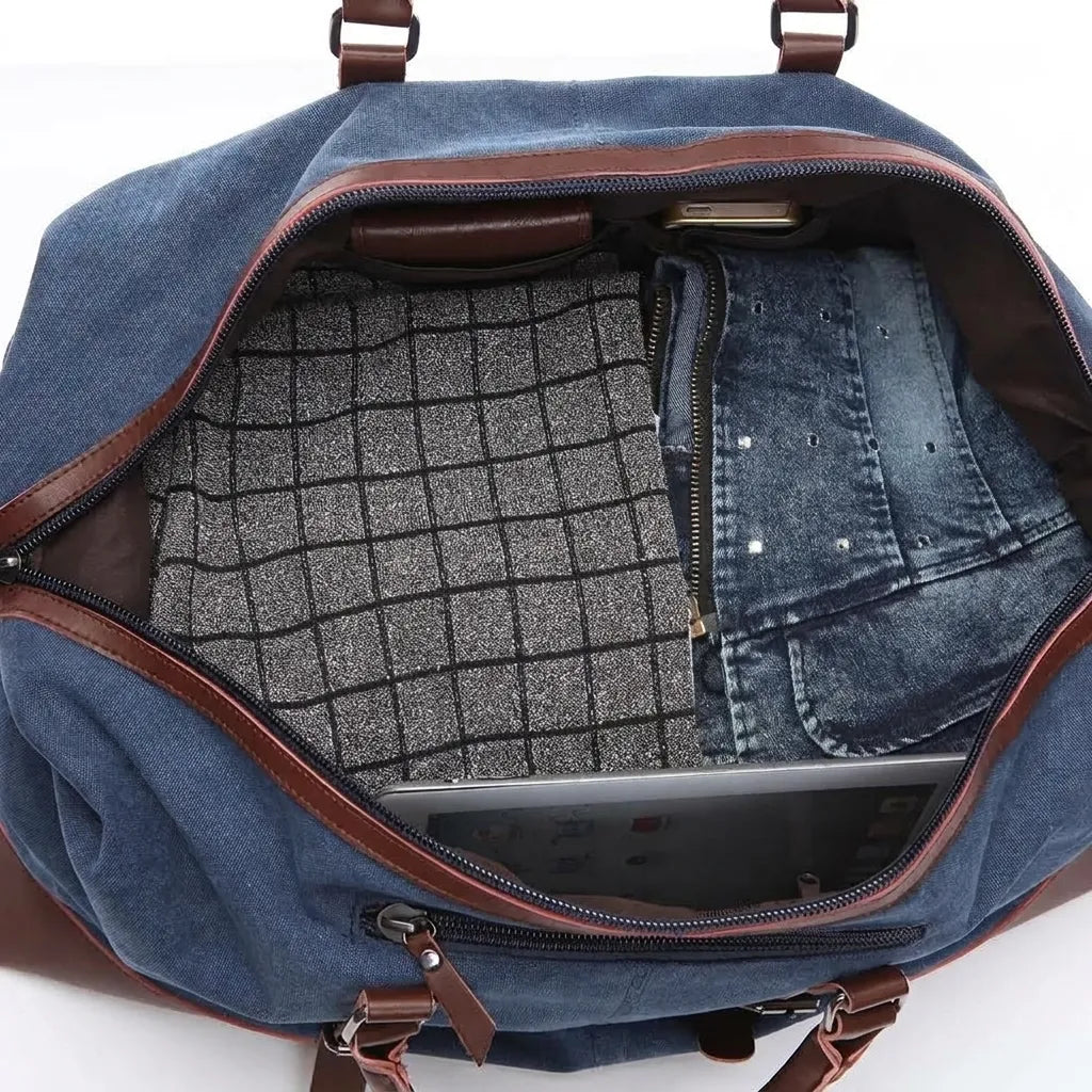 Sac de voyage homme en toile, ouvert avec vêtements