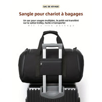 Fixation du sac de voyage homme multifonction sur une valise